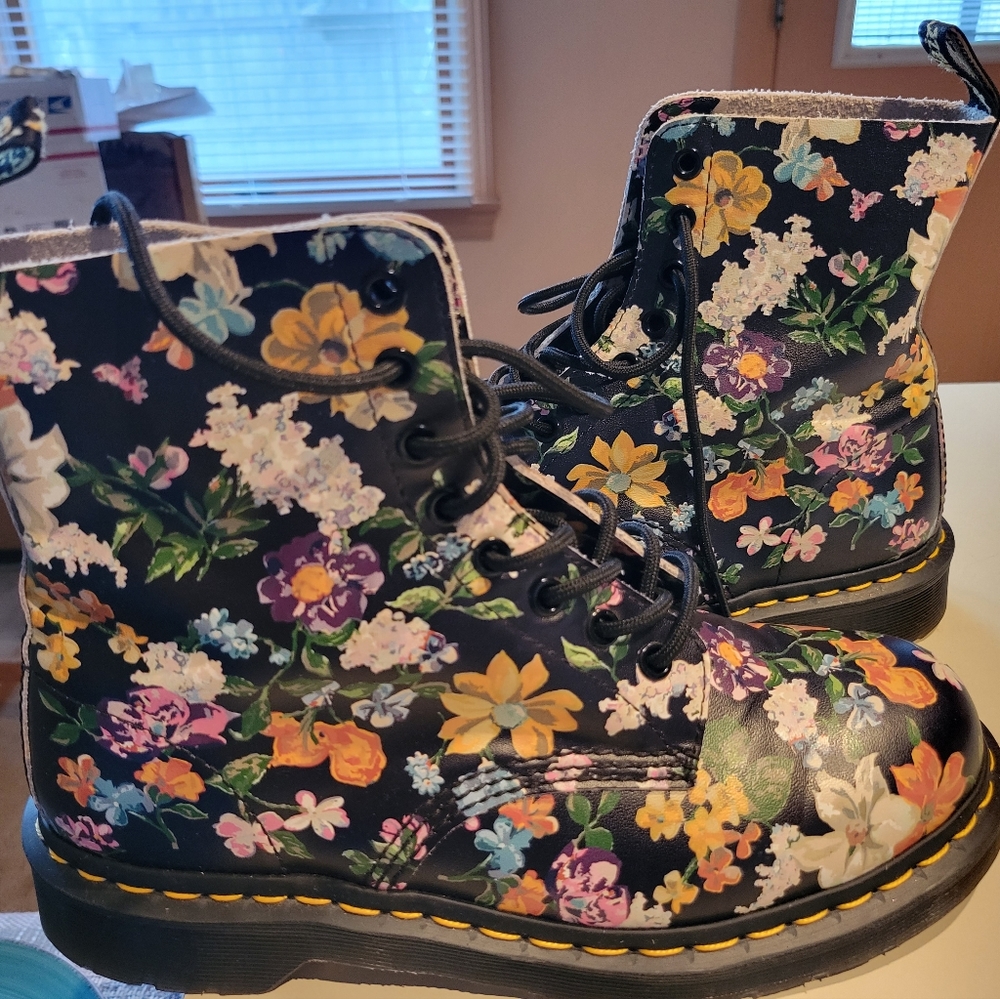 Rare DR MARTENS FLORAL BOOTS FLOWER POWER US 9 pascal darcy